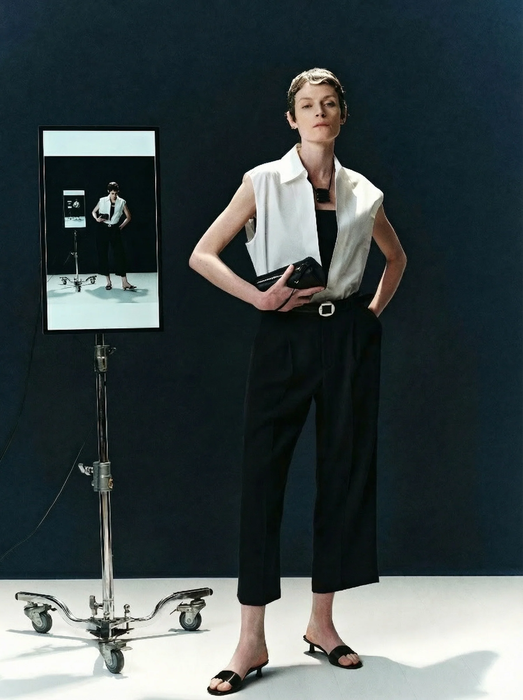 Cest M Pima Cotton-Linen Deep V Sleeveless Shirt - Image 4